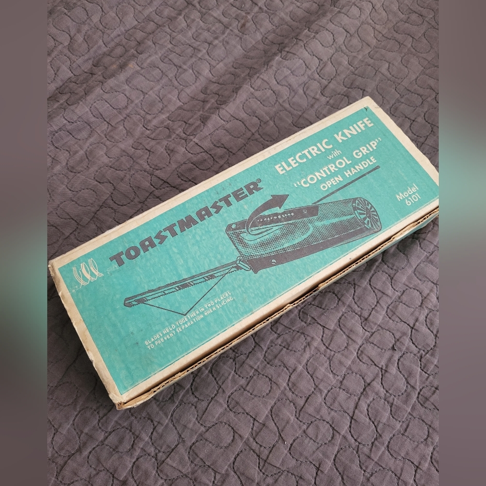 Vintage Toastmaster Electric Knife - Model 6101 - AMAZING CONDITION!